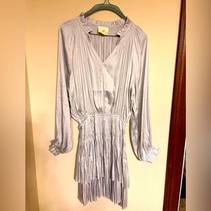 Brand new, never worn! Silver, size Small